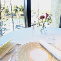 RESTAURANT PRUNIER - 皇居が見える窓際の席