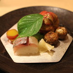 桜田 - 八寸　”ほうれん草と青芋茎の白和え”、”衣かつぎ”、”鯵の小袖巻”、”枝豆”、”金時芋の甘煮”、 ”鮑と胡瓜の和え物”　(2014/06)