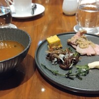 アトモス･イタリアンダイニング - カーボロネロと豆類のミネストラ