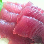 愛南 市場食堂 - いい色した刺身です。