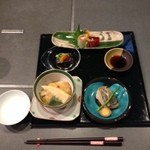 遊膳 グレビー - 弐の膳。ゴマ豆腐にも秘密が…。諄くない旨味と他の食材の邪魔をしない工夫が隠れていました。