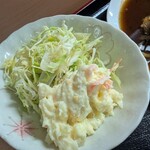 白龍ラーメン - ポテサラも人気商品