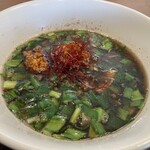 CHINESE DINING 瑞 - 豚骨黒マー油ニラそばアップ