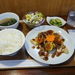 キッチン ブルー グローブ - タカサゴフリットと焼き野菜　林檎とバルサミコのソース