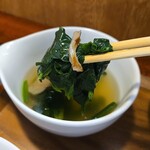 キッチン ブルー グローブ - 具沢山なほうれん草スープ