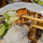 キッチン ブルー グローブ - 蓮根を添えて