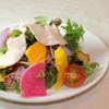 ヒラタパスタ - 料理写真:1番人気！10種の野菜の彩りサラダ