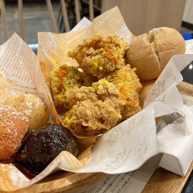 bb.q Olive Chicken Cafe Hiruzuoku Tokushige Gardenzu Ten photo 3