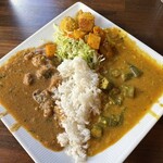 デリーダイニング - ランチカレーブッフェ1200円