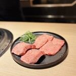 焼肉 六六六 - 黒毛和牛タン・厚切りタン