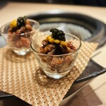 焼肉 六六六 - 雲丹とキャビアと蔓草牛のユッケ