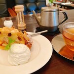 パルファン - りんごとさつまいもタルト　生クリーム添えとメリメロティー