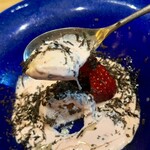 くずし 之助 - 本日のデザート　紅ほっぺのアイス　蜂蜜と削り黒トリュフ