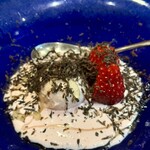 くずし 之助 - 本日のデザート　紅ほっぺのアイス　蜂蜜と削り黒トリュフ