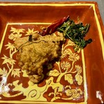 茶禅華 - 唐辛子　葱　香菜　生姜　スパイスが加えられ複雑なうまみに