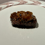 茶禅華 - 肉は柔らかくジューシー　上品な鹿肉のうまみに中華ソースを乗せると見事な肉料理に