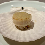 茶禅華 - 大ぶりな帆立と発酵白菜ソースのうまみが新しい味わいで美味しい