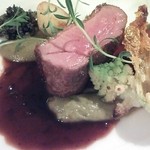 デルフィーナ - フランス・シャロレー産仔牛ロース肉のじっくりロー スト ミラノ風コトレッタ仕立て 赤ワインのソース と季節野菜を添えて 