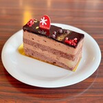 パティスリー シュクレ - チョコレートと洋梨のケーキ＠洋梨コンポート入りのチョコムースケーキ