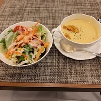ザ・ループ(ホテルアゴーラリージェンシー大阪堺) - 安定のサラダにコーンポタージュ