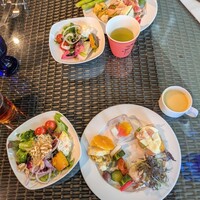 カフェトスカ - サラダ、前菜、サツマイモのポタージュ、紅茶花伝などなど