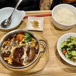 炙り牛たん 万 - 牛たんシチュー ハンバーグ定食 1,518円税込