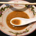 弘明寺丿貫 - もちもちマー油豚骨ラーメンのスープ