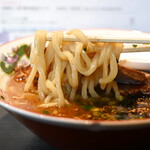 弘明寺丿貫 - もちもちマー油豚骨ラーメンの麺