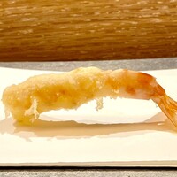 天 よこた - 海老。フワリと揚がって絶妙な火入れ