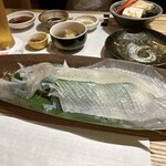 江藤家 - 呼子のイカ。レモンをかけると生きてます。さばきたてのイカは透明ですごい弾力！卵黄醤油でいただきました。