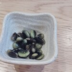 大衆酒場ネオ万歳 - お通しの鞍掛豆