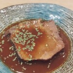 大衆酒場ネオ万歳 - 柔らかくて美味しいタンシチュー