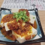 大衆酒場ネオ万歳 - 自家製食べるラー油と冷奴