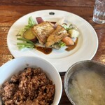 Bio食堂 - 酵素玄米と味噌汁ついてます