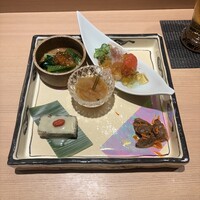鮨 清松 - 突き出し 土佐酢ジュレとタイの昆布締めが美味しい