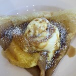 喫茶tton - アイスが溶けてしまう前に光の速さでパパラッチ撮影です。クレープさん、大迷惑。