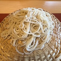 ろあん松田 篠山店 - メニューは、地元の野菜と野草、そしてメインのお蕎麦を3種構成した「蕎麦ひとそろえ」というコースのみ。