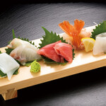 回転鮨 魚太郎 - 料理写真:刺身盛り5種