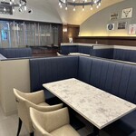 ニユートーキヨー あべのハルカス店 - カッコいい…テーブル＆ソファ