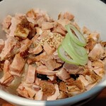 らーめん 萬亀 - 味な美味い！半チャーシュー丼があれば嬉しいな。