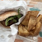 Cafe Dhigu - 角煮バーガー＋ポテトセット800円
