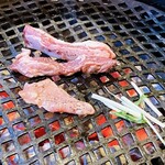 炭火焼肉 丸勢 - まだまだ、焼くよ！
