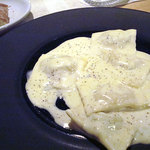 ビランチャ - Aコース2200円・空豆のラビオリ・江丹別の青いチーズソース（＋300円）