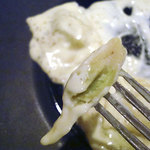 ビランチャ - Aコース2200円・空豆のラビオリ・江丹別の青いチーズソース（＋300円）
