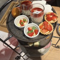現代里山料理 ZEN HOUSE - 1段目（いちごを使ったスイーツ）