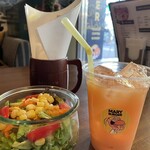 メアリーバーガー - ドリンクセットでサラダも付くのは高評価
