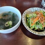 肉丸 - スープとサラダ