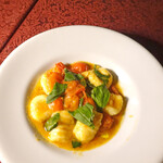 リストランテ ピッツェリア ジャンカルロ トウキョウ - トマトとバジルのニョッキ