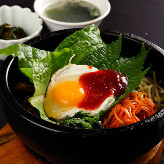 The crunchy charred rice is very popular by word of mouth! [Stone-grilled bibimbap]