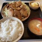 とんかつよしえ - しょうが焼き定食